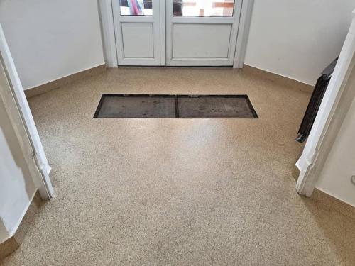 Műgyanta padló irodaházban - Szombathely