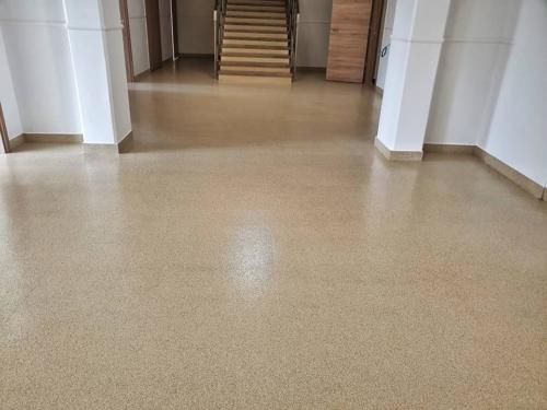 Műgyanta padló irodaházban - Szombathely