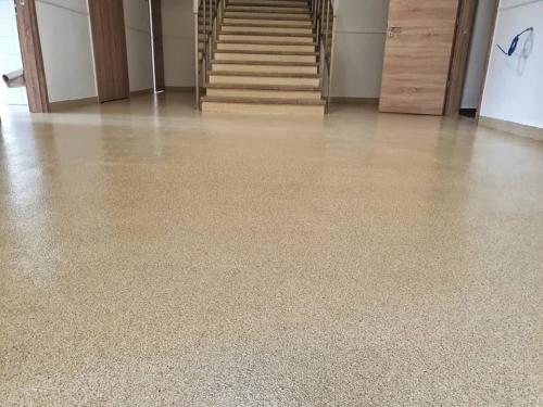 Műgyanta padló irodaházban - Szombathely